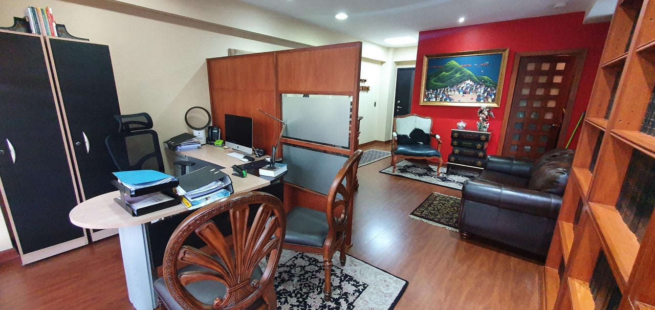 SE VENDE OFICINA SECTOR GASPAR DE VILLARROEL Y AV. DE DICIEMBRE.