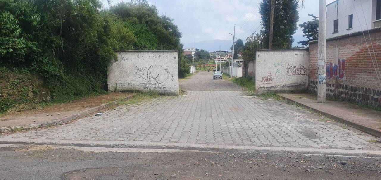 SE VENDE TERRENO EN EL VALLE DE LOS CHILLOS SECTOR ALANGASI. 1200 m2