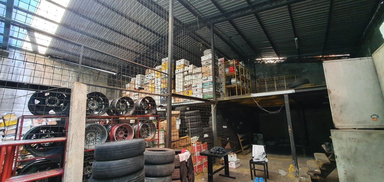 Se Vende CASA Y NEGOCIO Sector Av Mariscal Sucre
