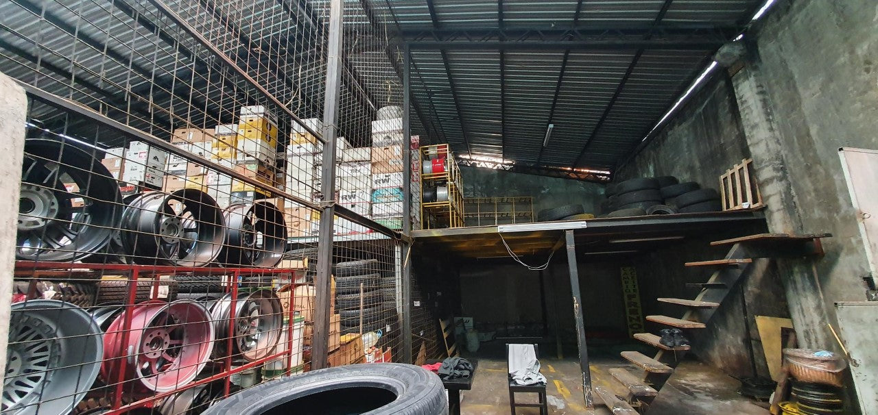 Se Vende CASA Y NEGOCIO Sector Av Mariscal Sucre