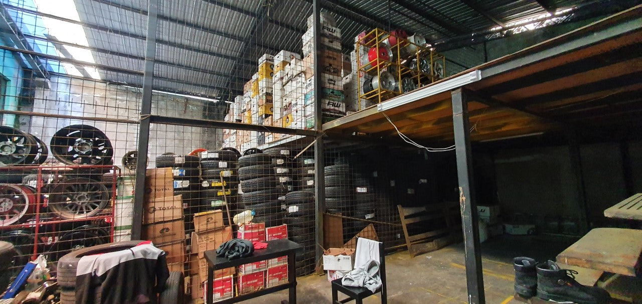 Se Vende CASA Y NEGOCIO Sector Av Mariscal Sucre