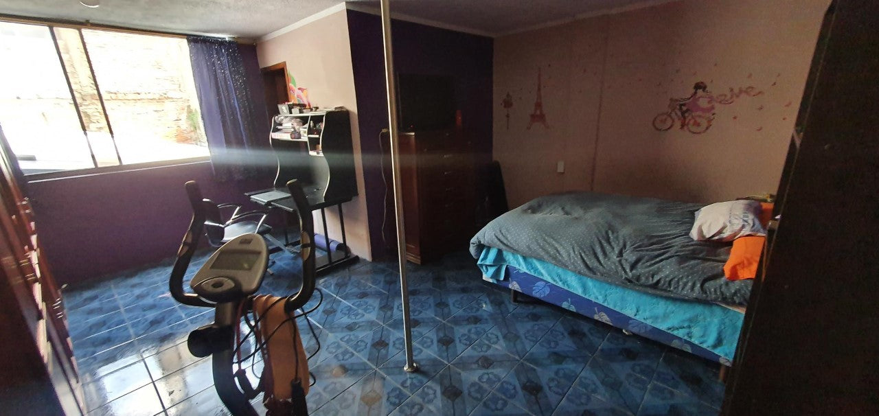Se Vende CASA Y NEGOCIO Sector Av Mariscal Sucre
