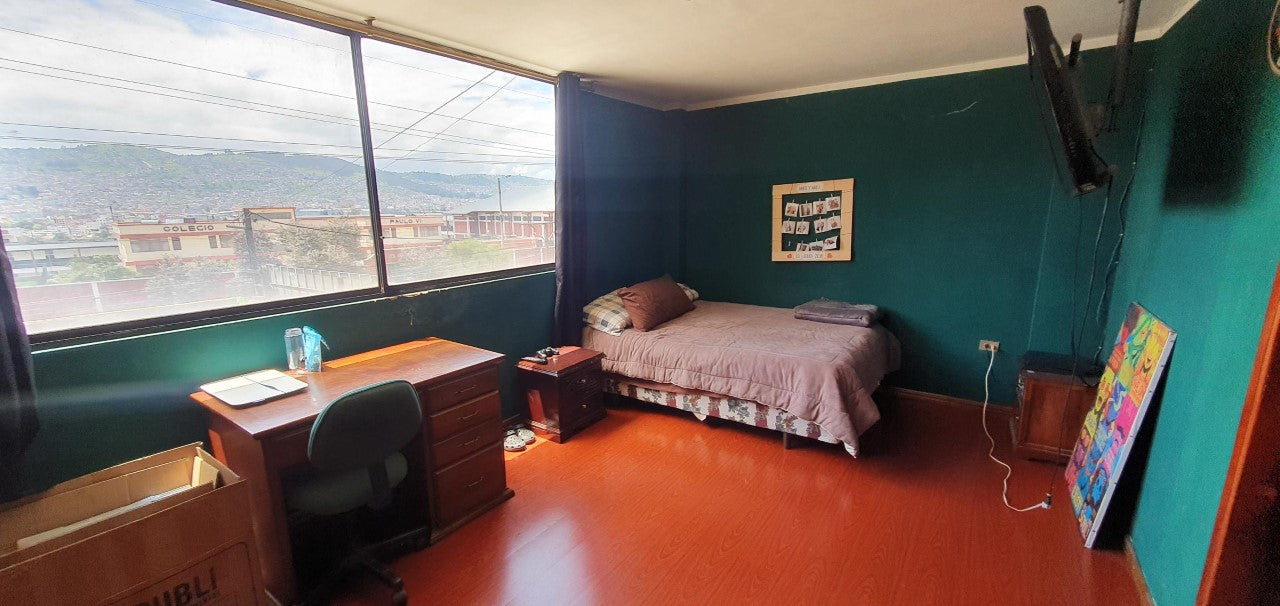 Se Vende CASA Y NEGOCIO Sector Av Mariscal Sucre