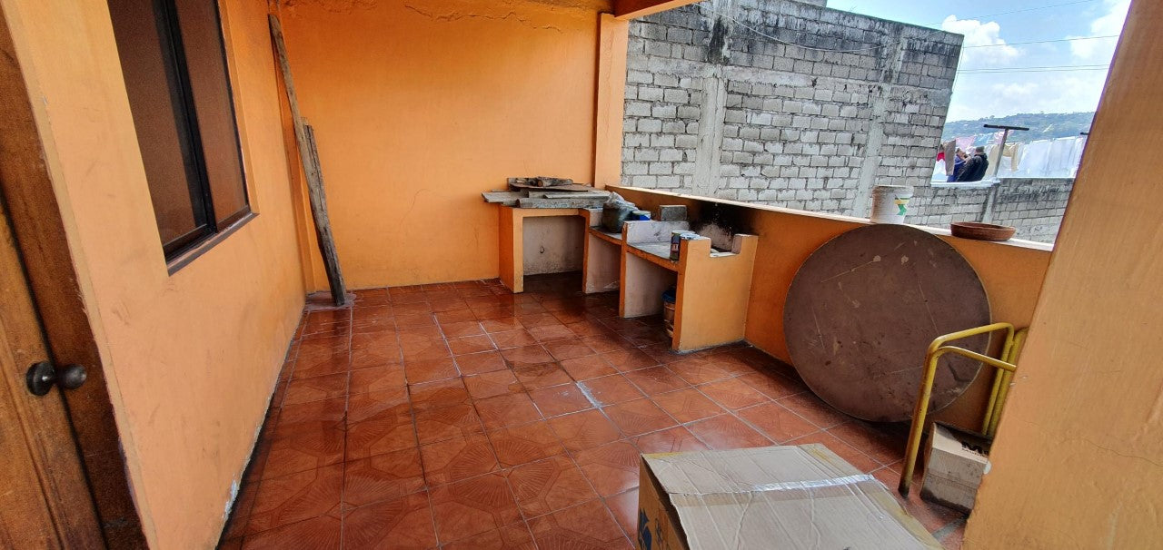 Se Vende CASA Y NEGOCIO Sector Av Mariscal Sucre