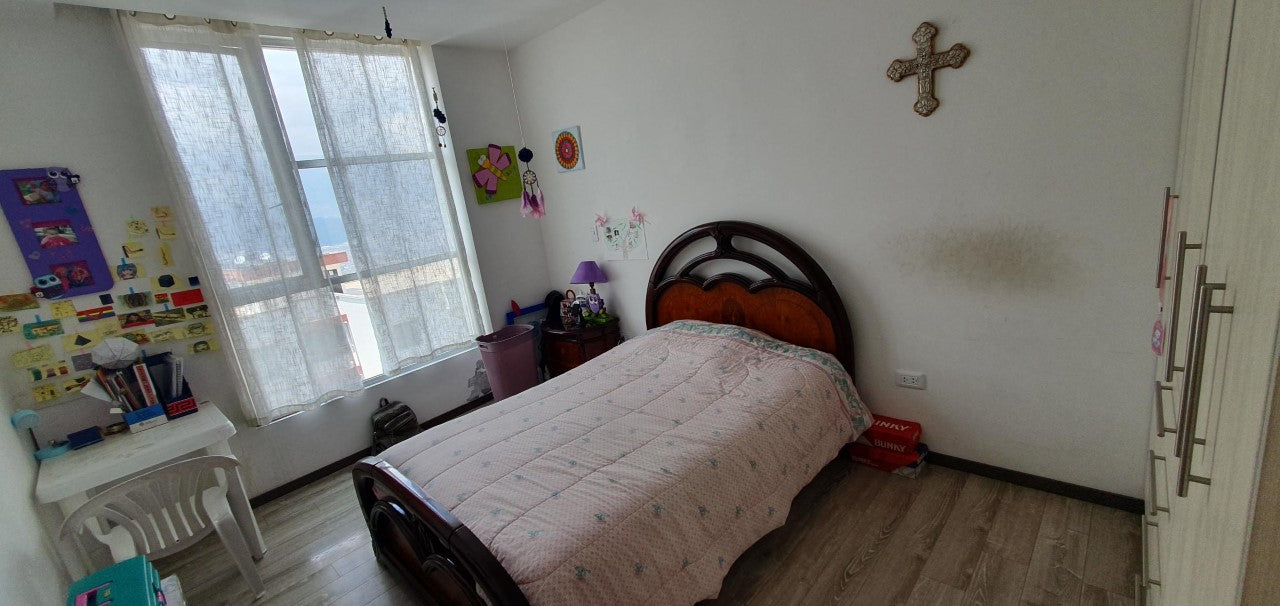 SE VENDE DEPARTAMENTO SECTOR DE LOS CIPRESES Y LOS HELECHOS - NORTE DE QUITO