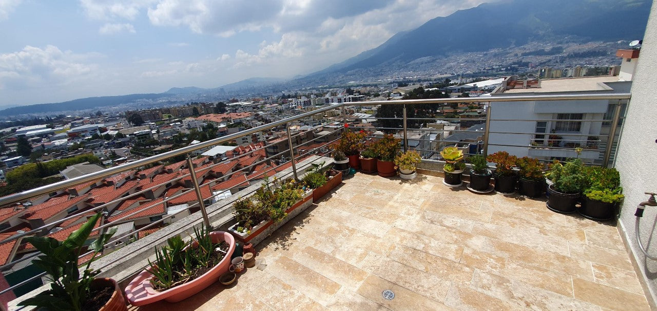 SE VENDE DEPARTAMENTO SECTOR DE LOS CIPRESES Y LOS HELECHOS - NORTE DE QUITO