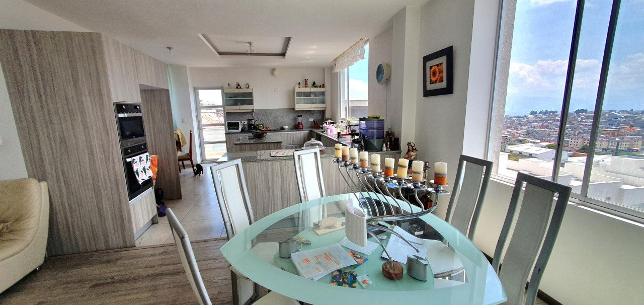 SE VENDE DEPARTAMENTO SECTOR DE LOS CIPRESES Y LOS HELECHOS - NORTE DE QUITO