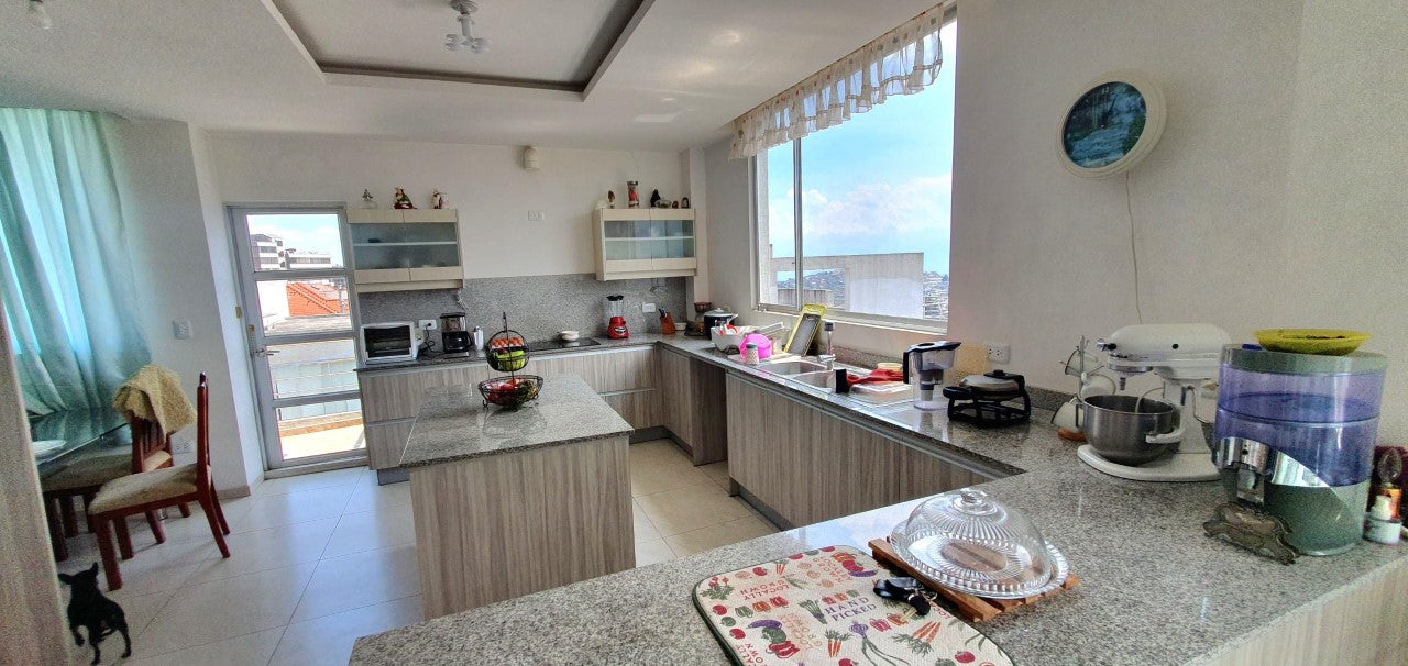 SE VENDE DEPARTAMENTO SECTOR DE LOS CIPRESES Y LOS HELECHOS - NORTE DE QUITO