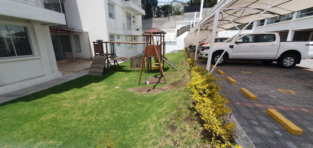 SE VENDE DEPARTAMENTO SECTOR DE LOS CIPRESES Y LOS HELECHOS - NORTE DE QUITO