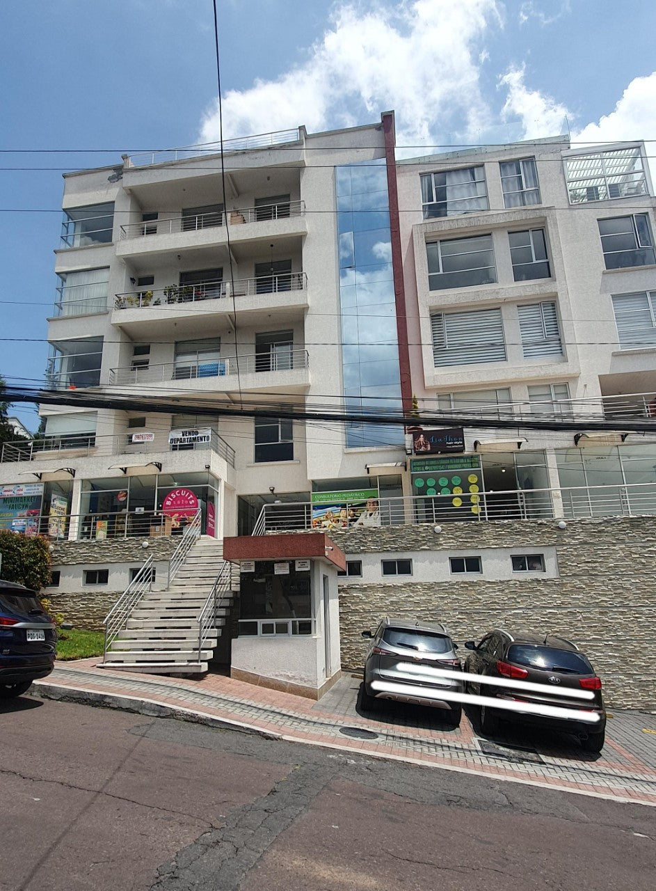 SE VENDE DEPARTAMENTO SECTOR DE LOS CIPRESES Y LOS HELECHOS - NORTE DE QUITO
