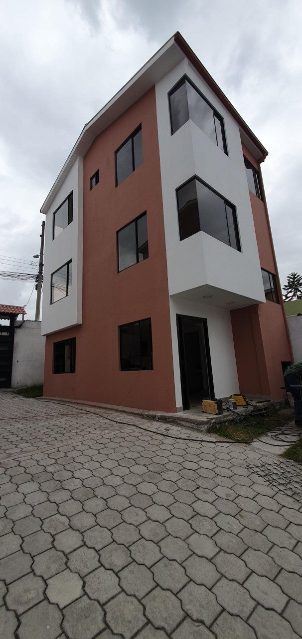 SE VENDE CASA DENTRO DE CONJUNTO SECTOR CARCELÉN