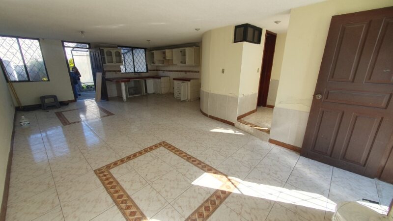 SE VENDE CASA EN CALDERON
