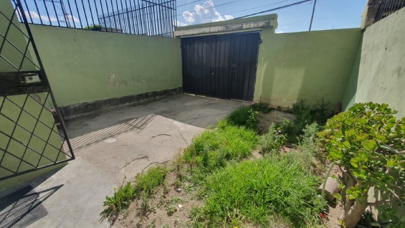 SE VENDE CASA EN CALDERON