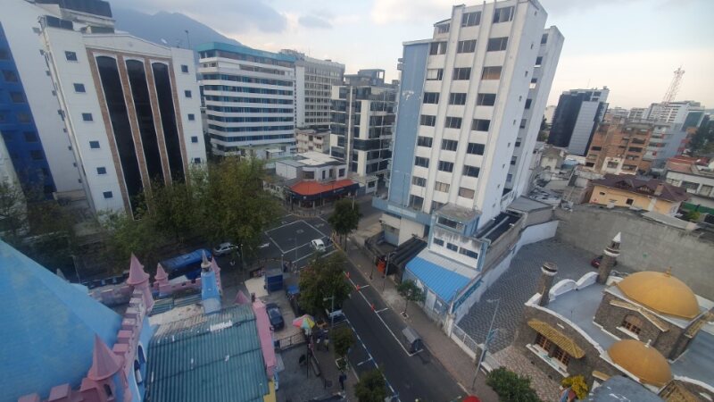 SE VENDE DEPARTAMENTO CALLES RAMON ROCA Y JUAN LEON MERA