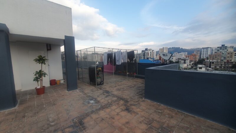 SE VENDE DEPARTAMENTO CALLES RAMON ROCA Y JUAN LEON MERA