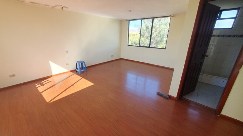 SE VENDE CASA EN CALDERON
