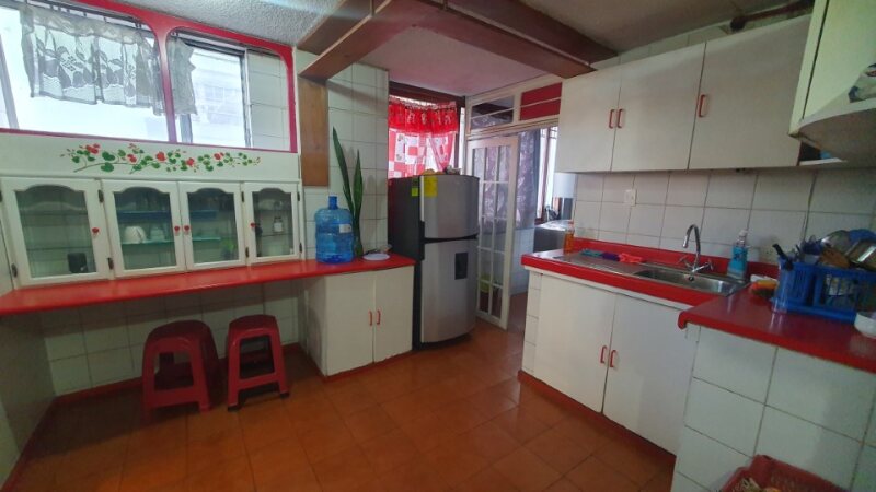 SE VENDE DEPARTAMENTO CALLES RAMON ROCA Y JUAN LEON MERA
