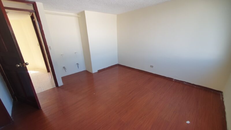SE VENDE CASA EN CALDERON
