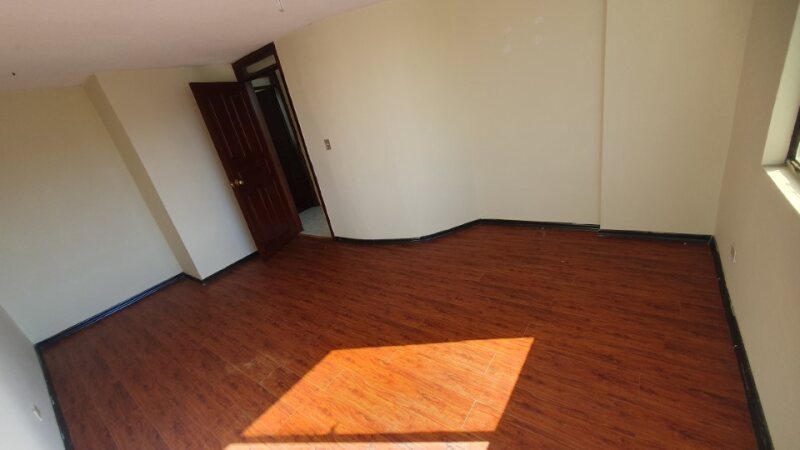 SE VENDE CASA EN CALDERON