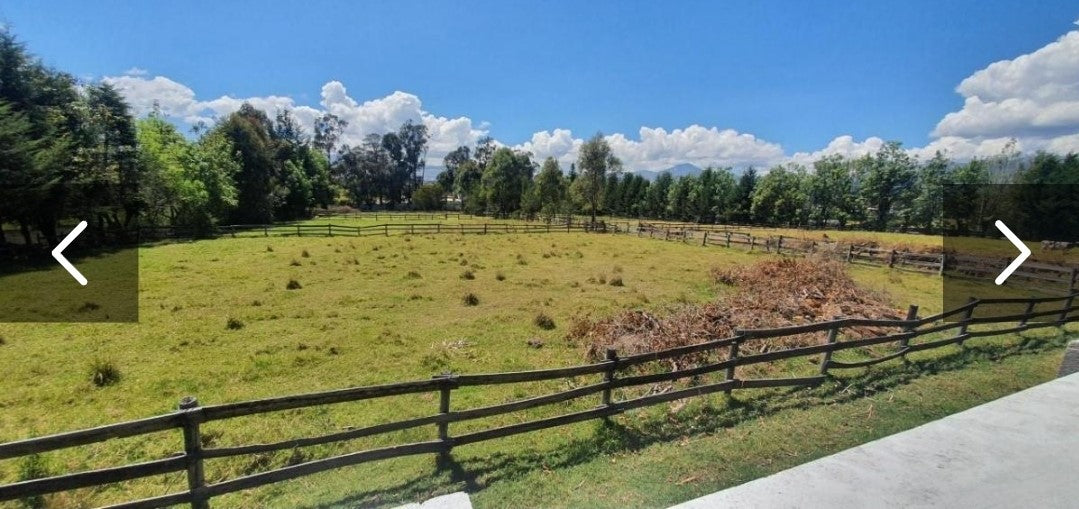 SE VENDE CASA DE 500 M2 DE CONSTRUCCION MAS TERRENO DE 5.000 M2 SECTOR SANGOLQUI