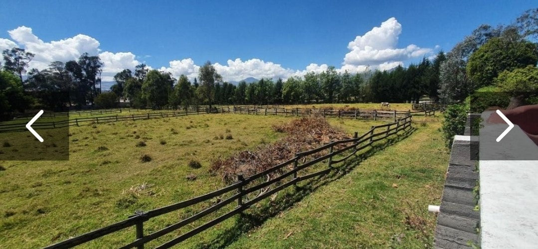 SE VENDE CASA DE 500 M2 DE CONSTRUCCION MAS TERRENO DE 5.000 M2 SECTOR SANGOLQUI