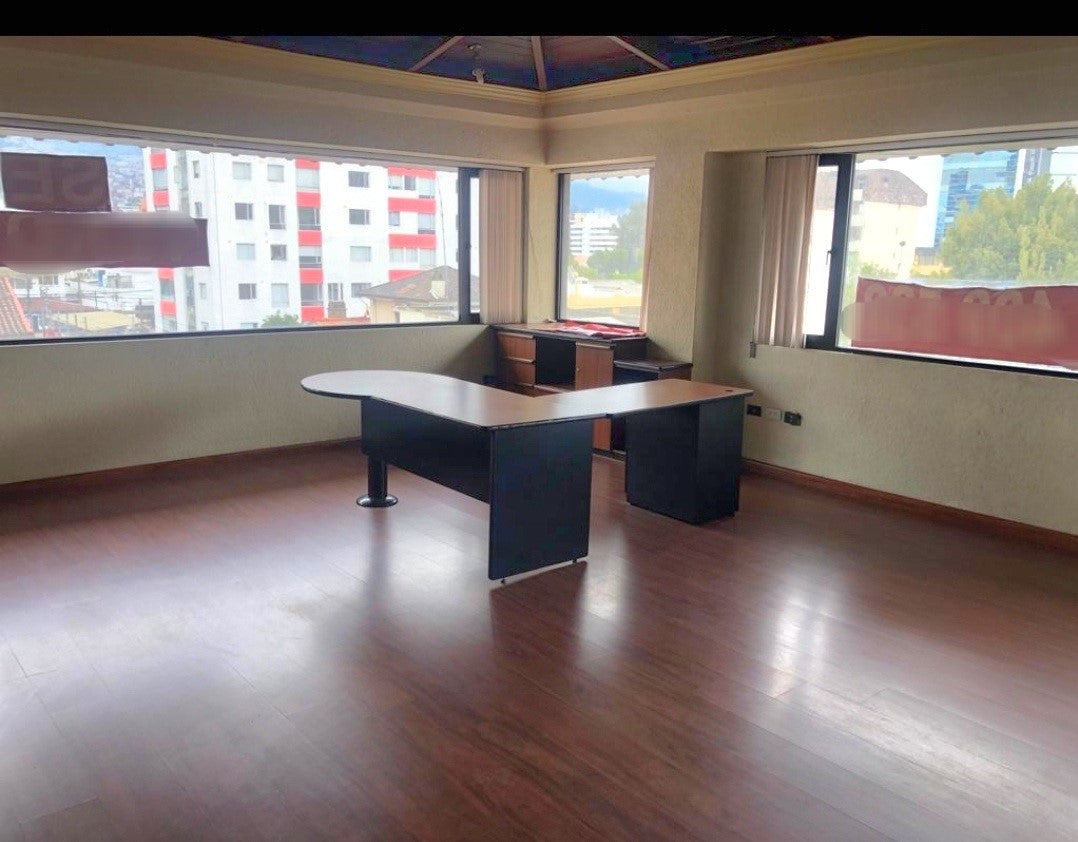 Se Vende o Se Arrienda Oficina Sector Calle Juan León Mera