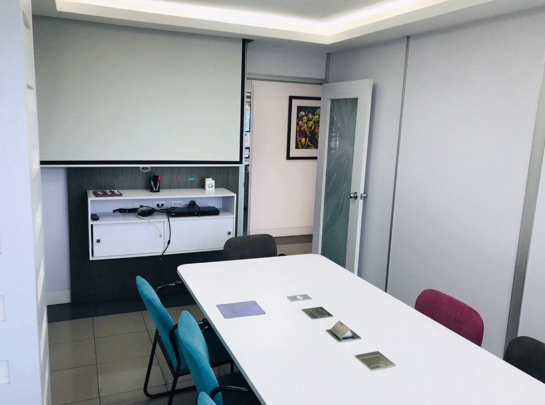 Se Vende Oficina Calles Francisco Pizarro y Santa Maria Paralela a La Av Colon