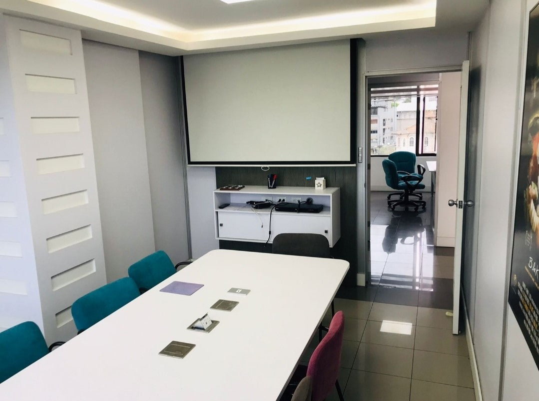 Se Vende Oficina Calles Francisco Pizarro y Santa Maria Paralela a La Av Colon