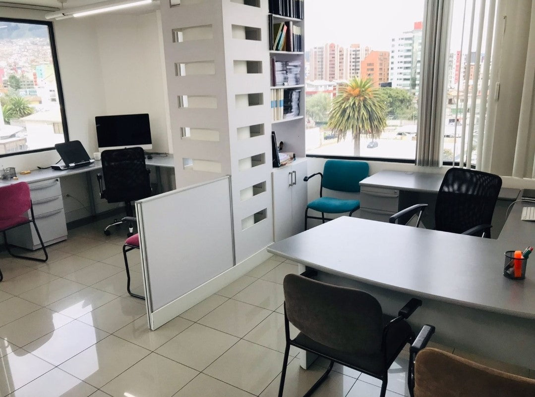 Se Vende Oficina Calles Francisco Pizarro y Santa Maria Paralela a La Av Colon