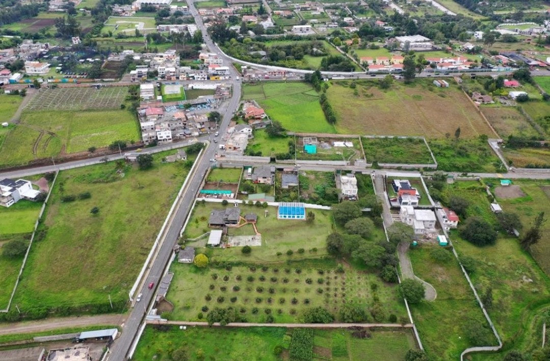 SE VENDE AMPLIA PROPIEDAD EN PUEMBO.