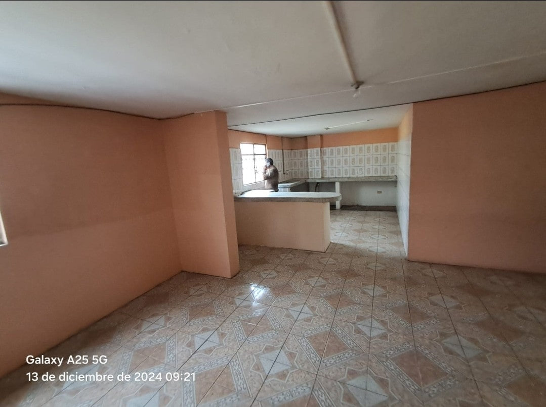 SE VENDE TERRENO O GALPON SECTOR GUAMANI - SUR DE QUITO.