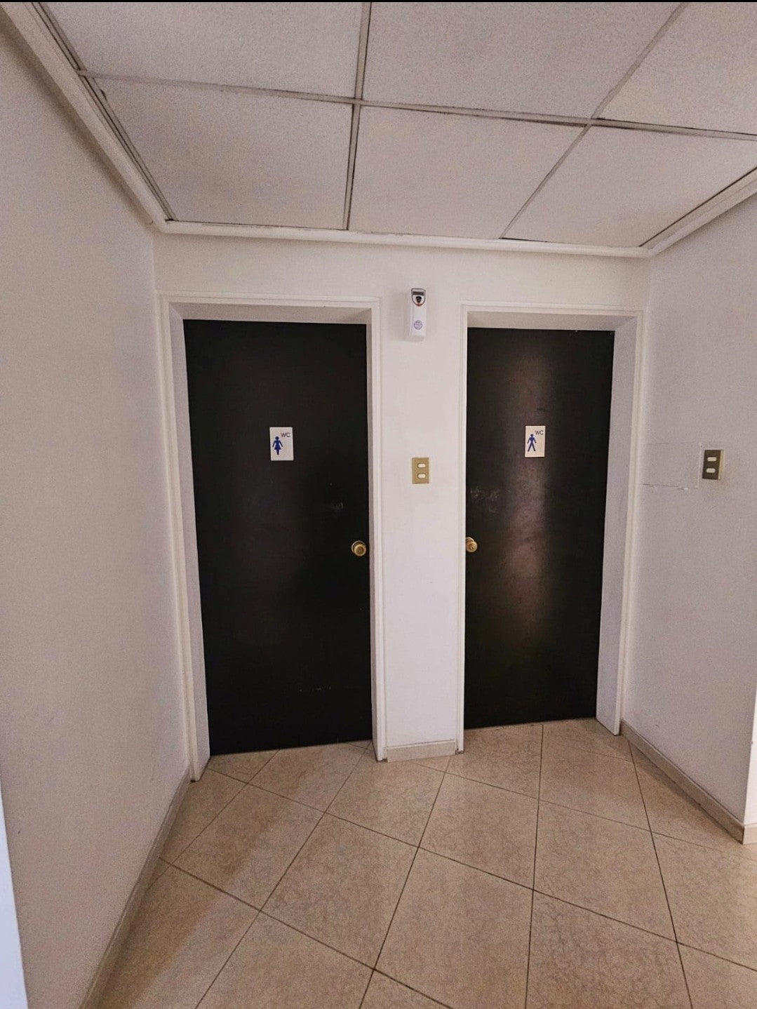 SE VENDE EDIFICIO SECTOR MALL EL JARDIN - AV. AMAZONAS