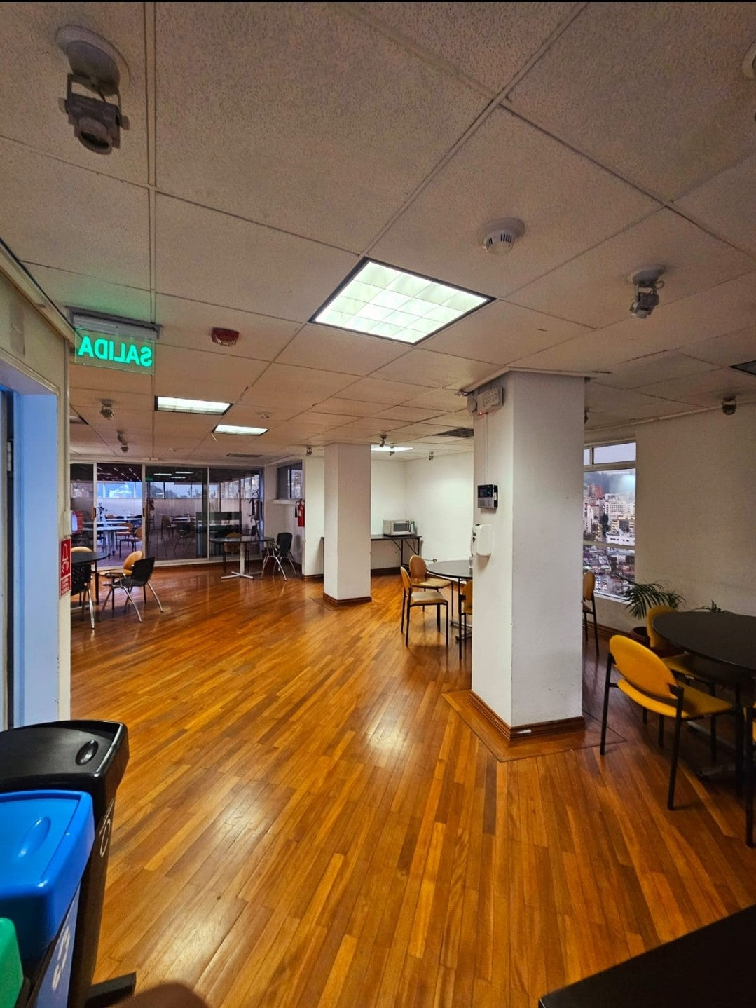 SE VENDE EDIFICIO SECTOR MALL EL JARDIN - AV. AMAZONAS