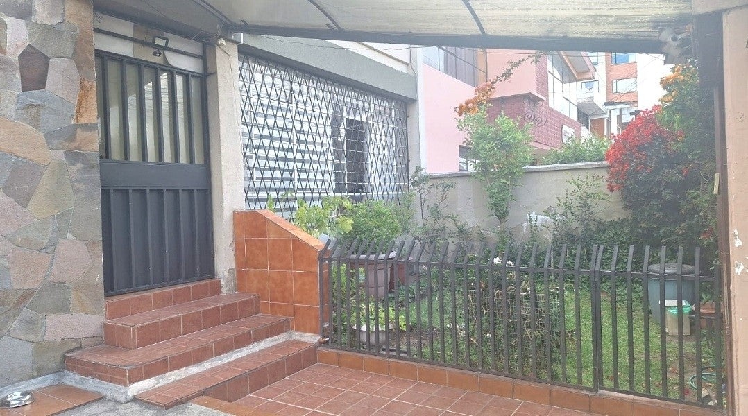 SE VENDE CASA SECTOR EL INCA - CALLE FRANCISCO DE IZAZAGA.