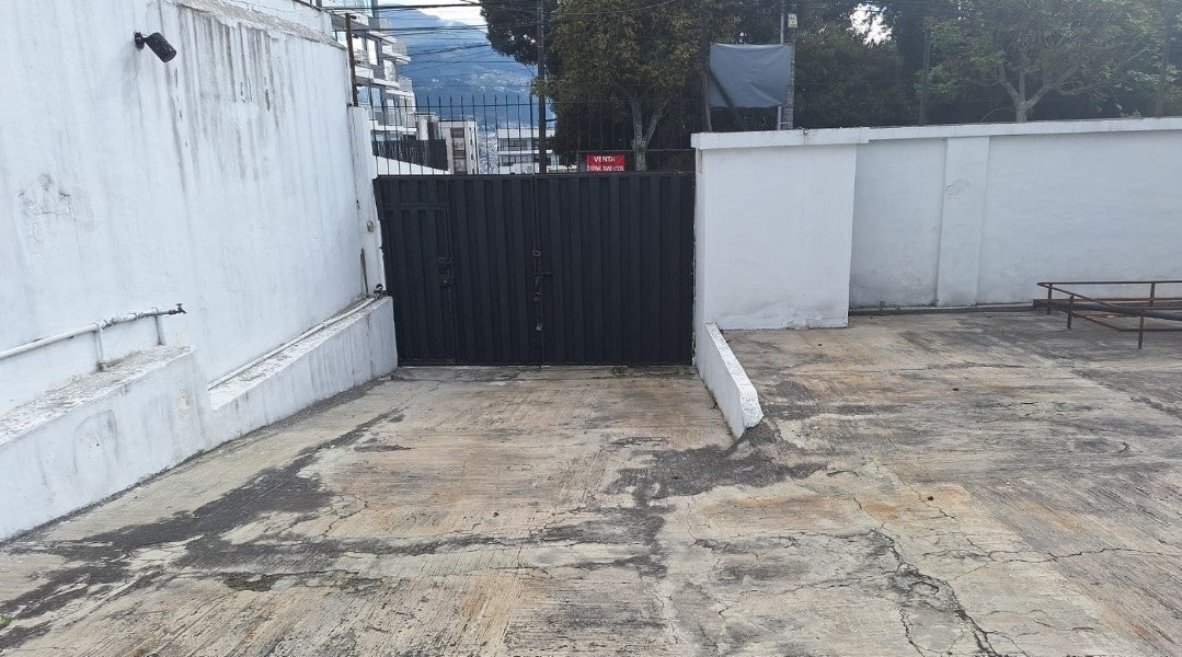 SE VENDE CASA O TERRENO SECTOR PONCEANO.
