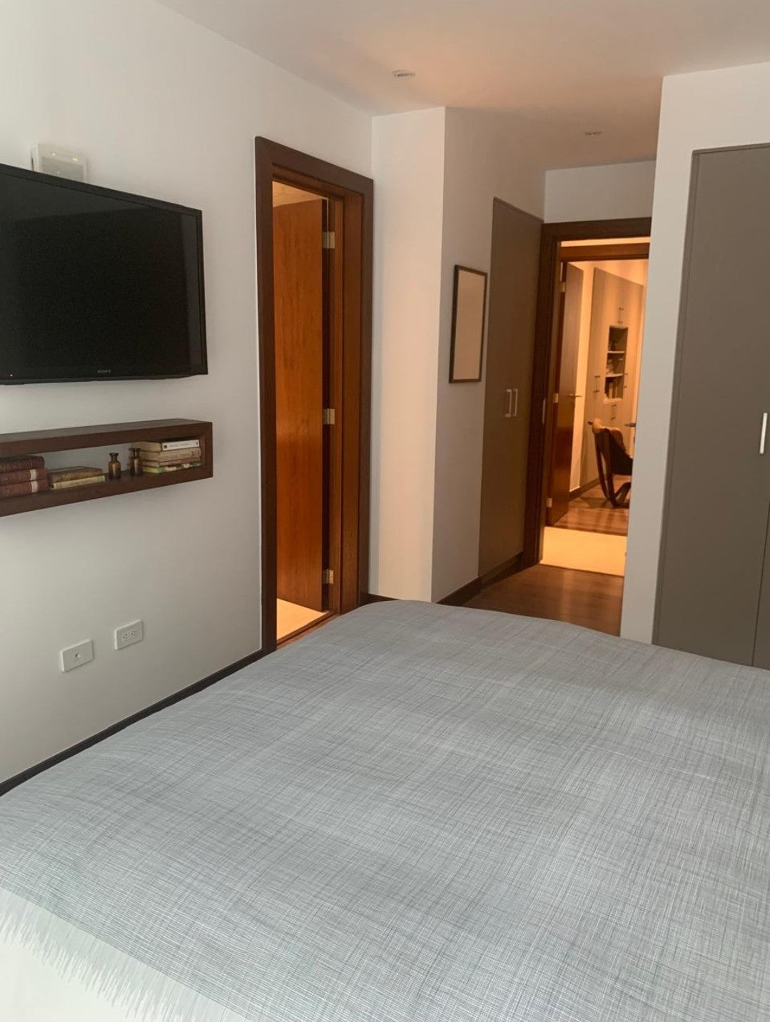 SE VENDE DEPARTAMENTO EN TUMBACO.