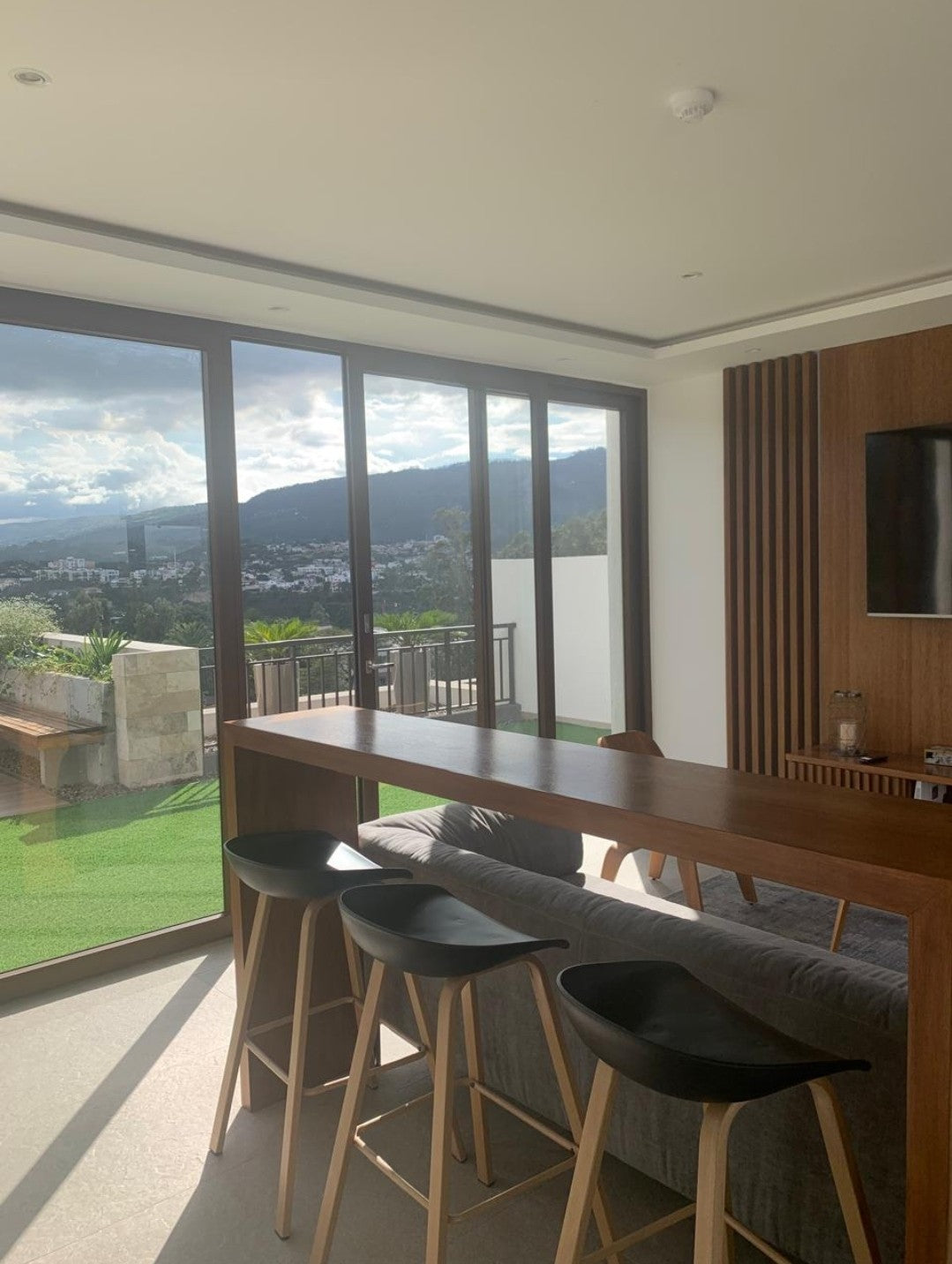 SE VENDE DEPARTAMENTO EN TUMBACO.