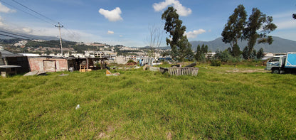 Se VSE VENDE TERRENO EN CALDERON- Cerca a La Entrada del Puente a Carapungo