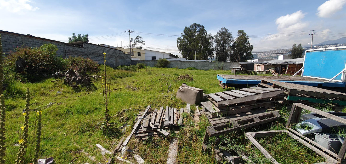 Se VSE VENDE TERRENO EN CALDERON- Cerca a La Entrada del Puente a Carapungo