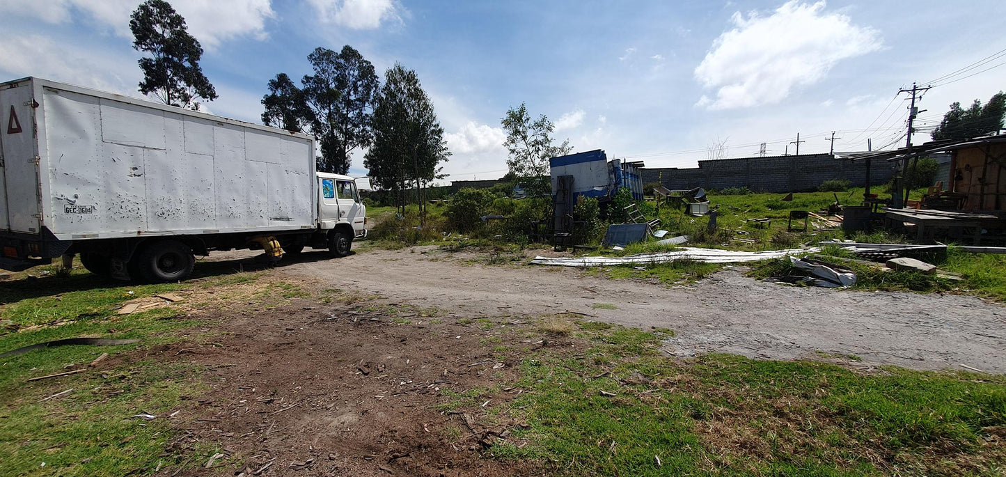 Se VSE VENDE TERRENO EN CALDERON- Cerca a La Entrada del Puente a Carapungo