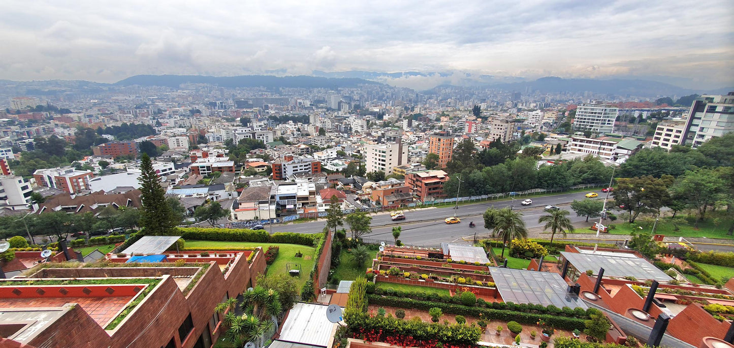 Se Vende Departamento en Conjunto Colinas del Pichincha - Av Occidental