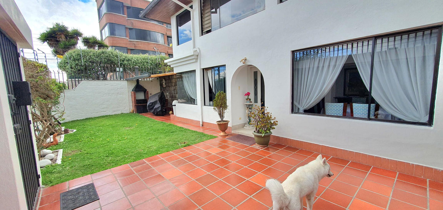 Se Vende Casa Dentro de Urbanización Sector Monteserrin