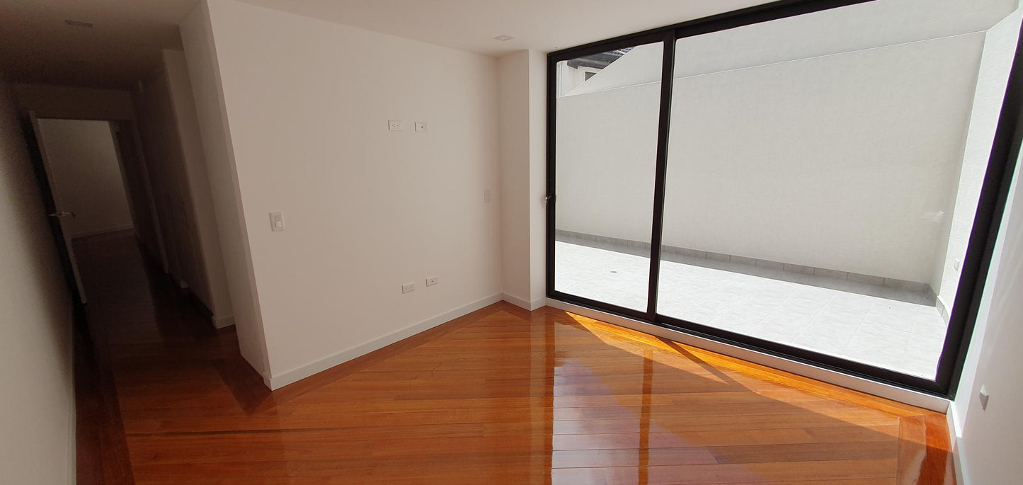 SE VENDE DEPARTAMENTO DENTRO DE LA URBANIZACIÓN EL CONDADO.