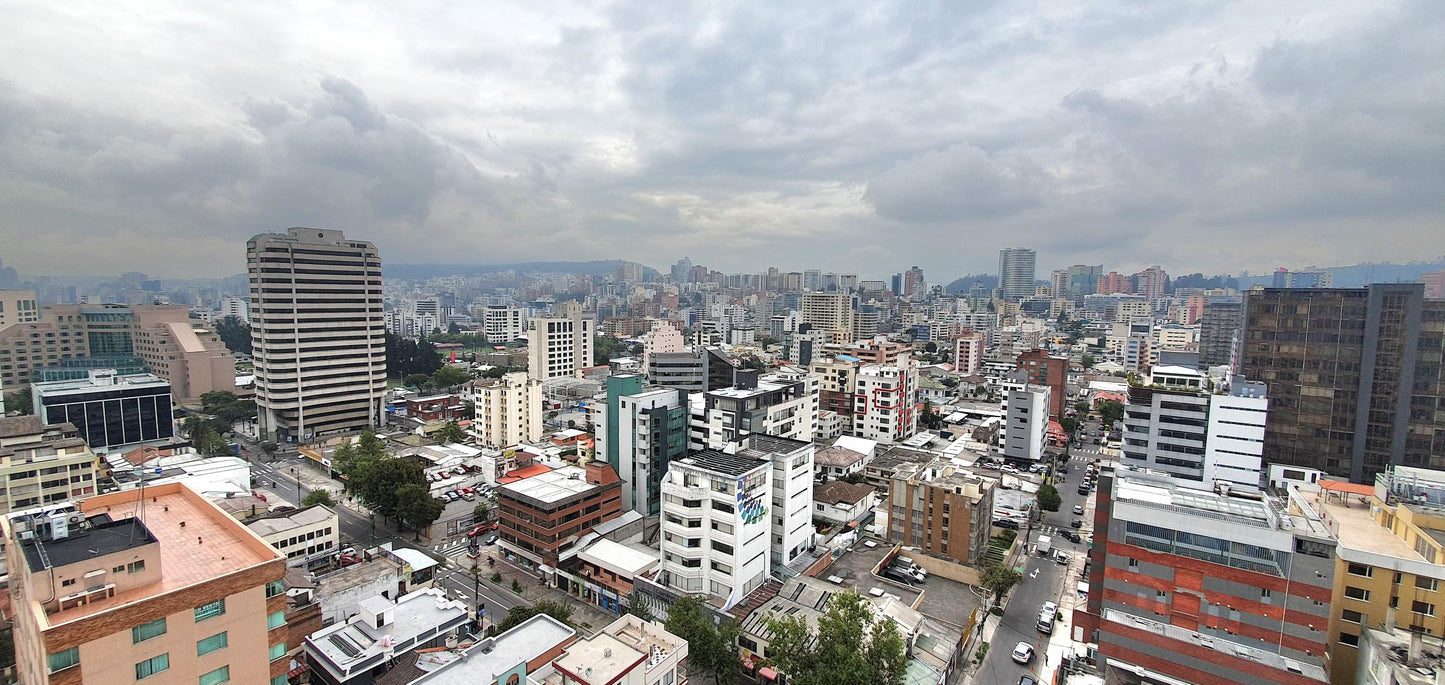 SE VENDE SUITE EN LAS CALLES SANTA MARÍA Y AV. AMAZONAS.