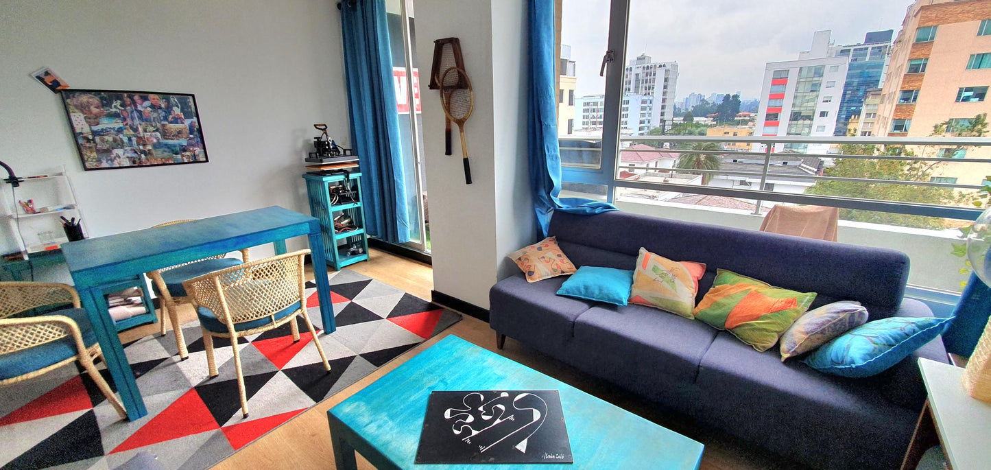 SE VENDE SUITE EN LAS CALLES SANTA MARÍA Y AV. AMAZONAS.