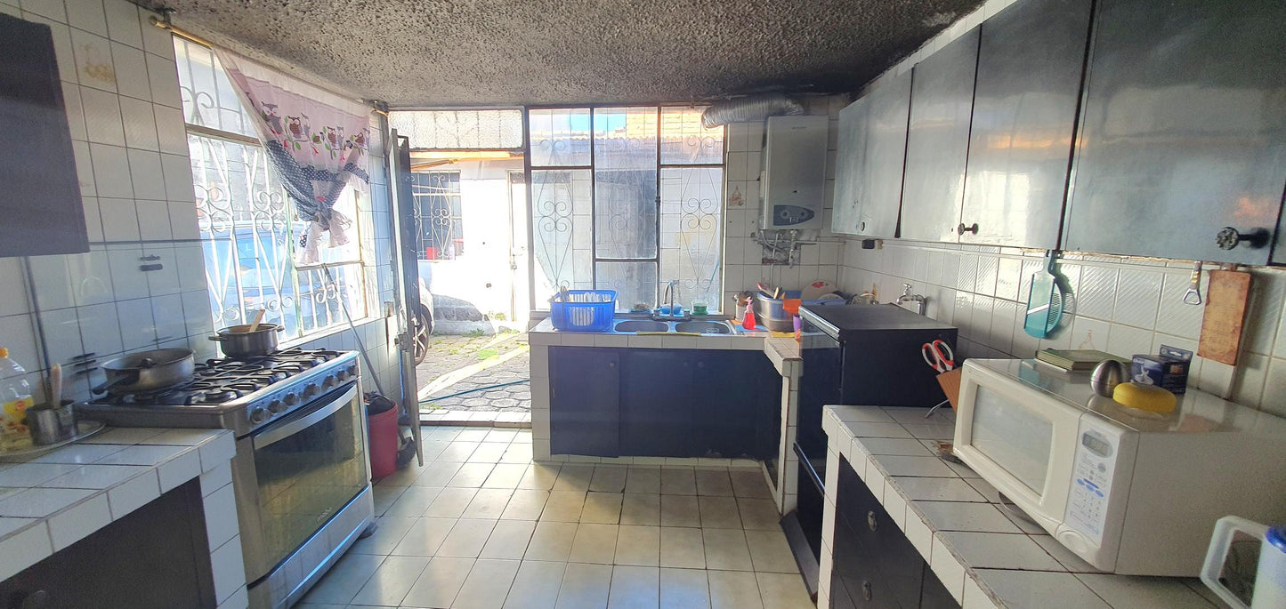 SE VENDE PROPIEDAD SECTOR AV. EL INCA Y AV. 6 DE DICIEMBRE.