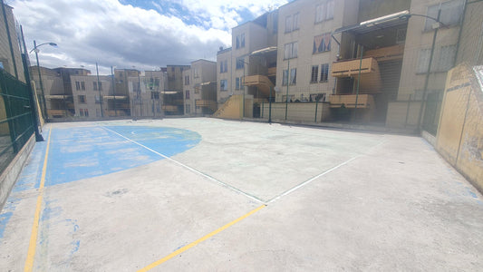 SE VENDE SUITE SECTOR SUR DE QUITO - INGRESO POR LA AV. SIMON BOLIVAR.