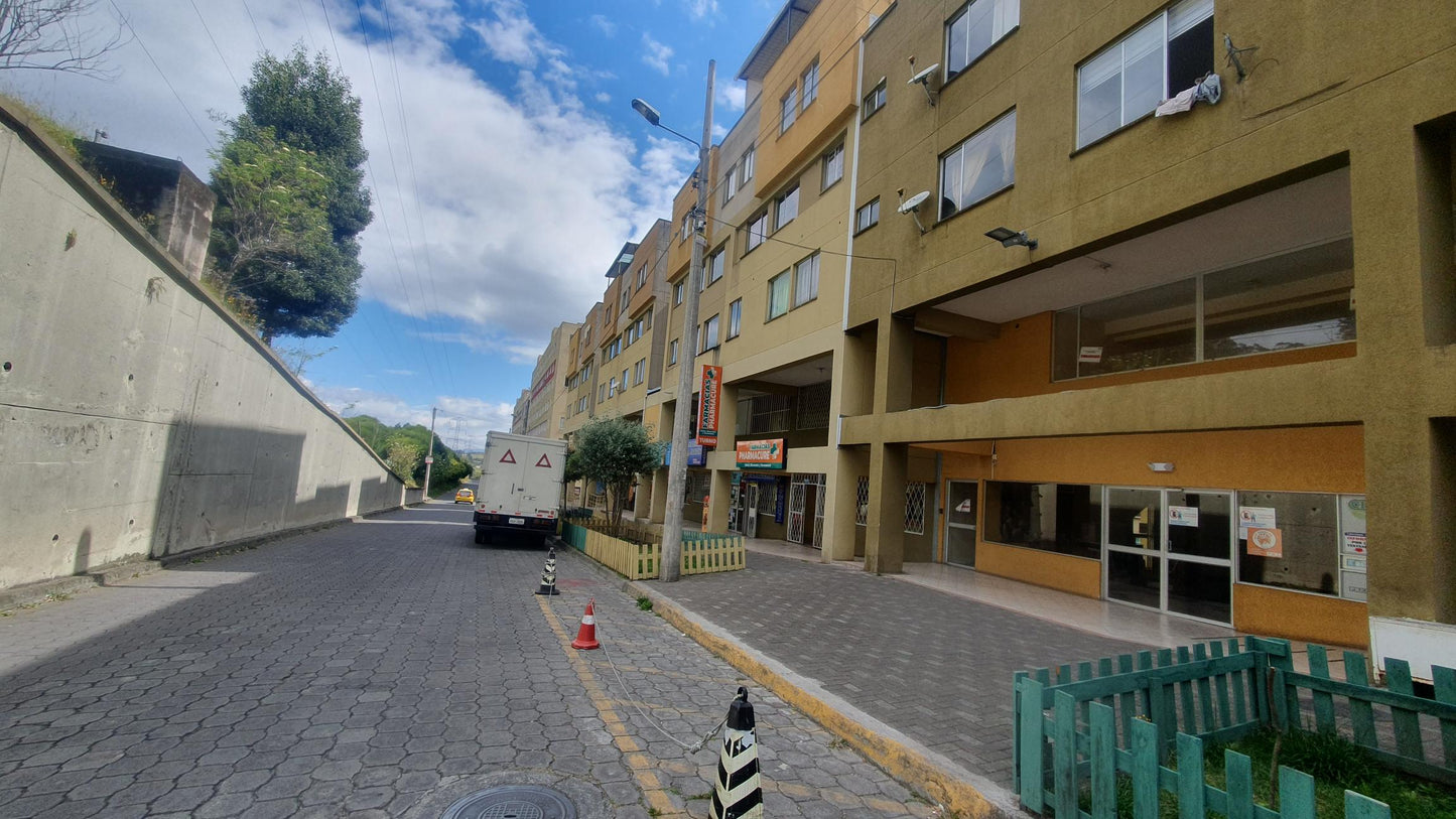 SE VENDE SUITE SECTOR SUR DE QUITO - INGRESO POR LA AV. SIMON BOLIVAR.