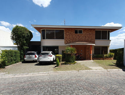 SE VENDE CASA DENTRO DE CONJUNTO EN NAYON - SECTOR SAN VICENTE TANDA