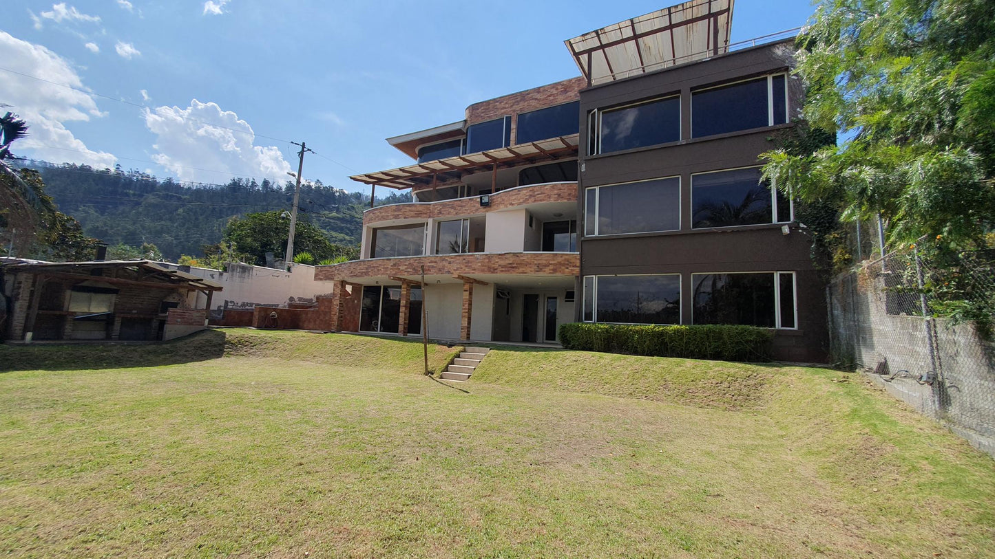 SE VENDE CASA DENTRO DE CONJUNTO EN NAYON - SECTOR SAN VICENTE TANDA